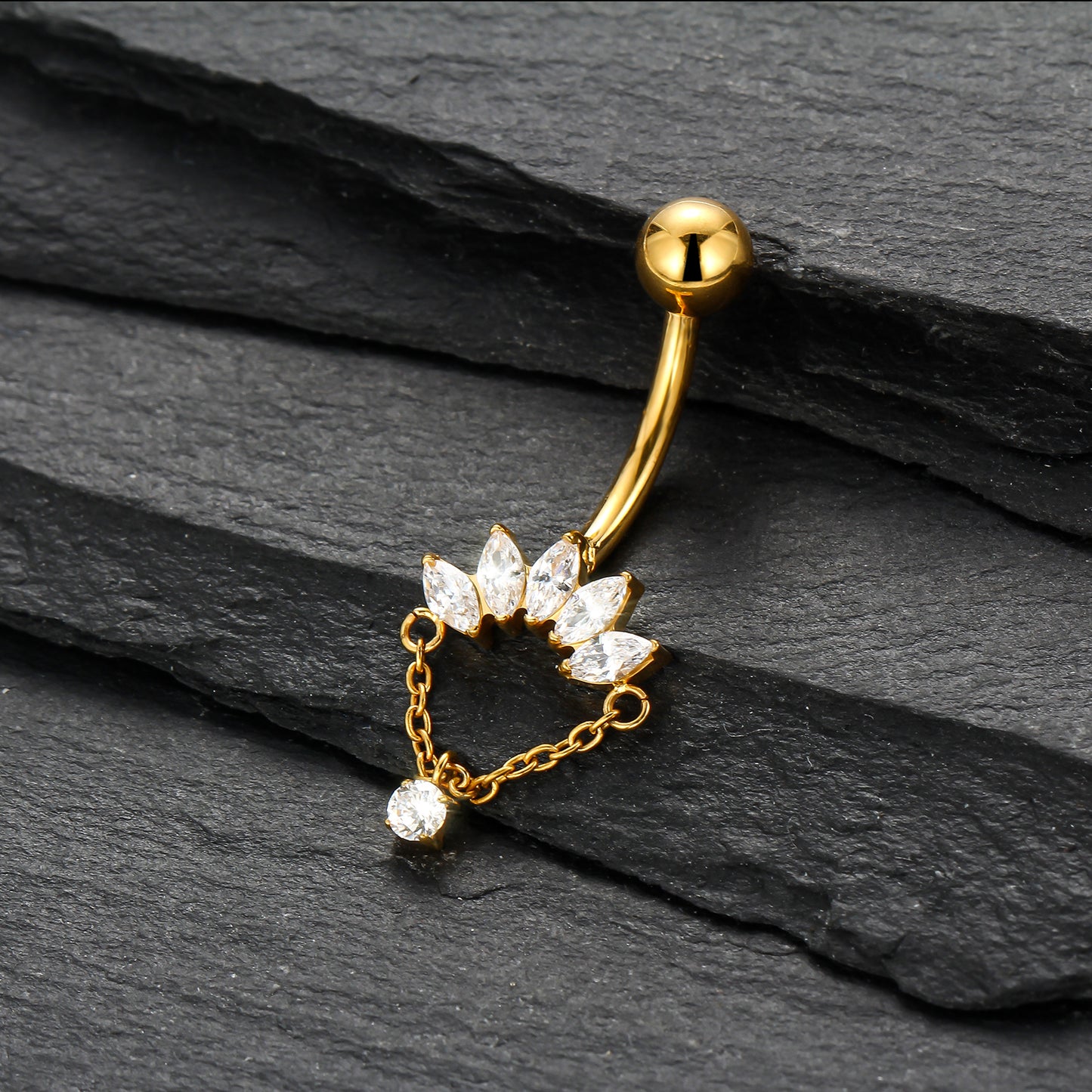 Piercing de Umbigo em Titânio G23 com Corrente Pendente e Zircônia de Alto Brilho – Design Elegante com Movimento Sofisticado