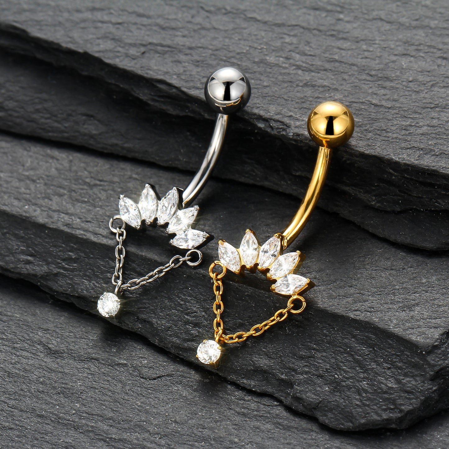 Piercing de Umbigo em Titânio G23 com Corrente Pendente e Zircônia de Alto Brilho – Design Elegante com Movimento Sofisticado