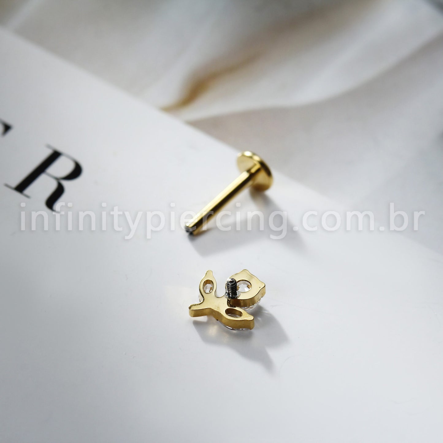 Piercing Labret Titânio Flor Zircônia Cravejada