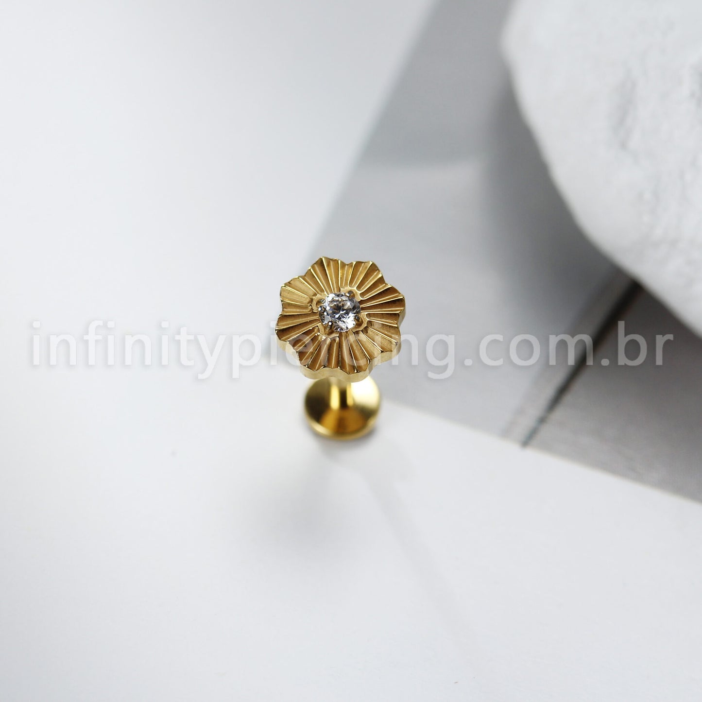 Piercing Labret Titânio Flor Detalhada Com Zircônia Cravejada