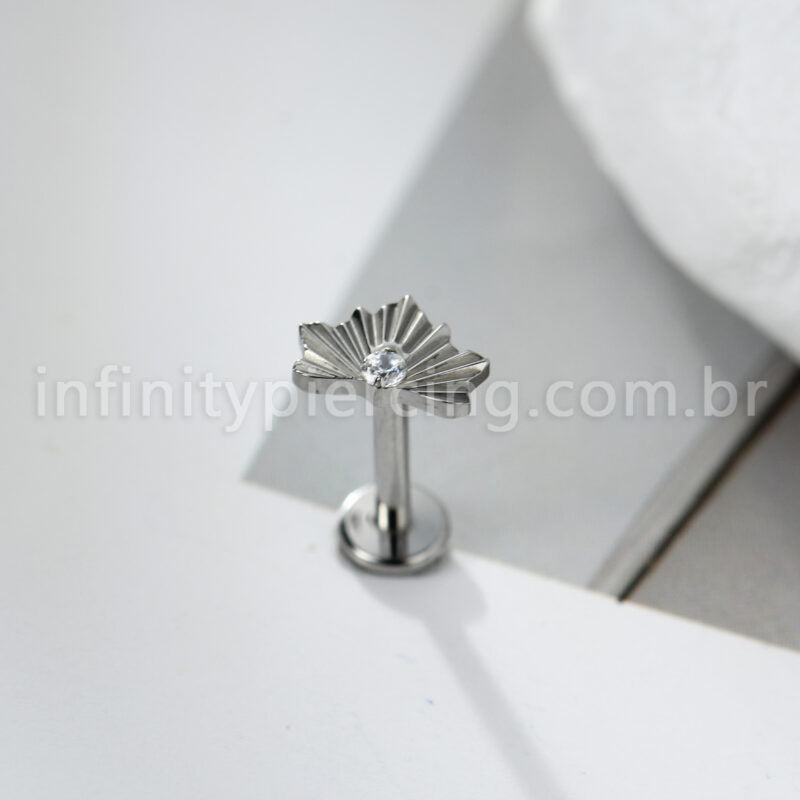 Piercing Labret Titânio Meia Flor Zircônia Cravejada