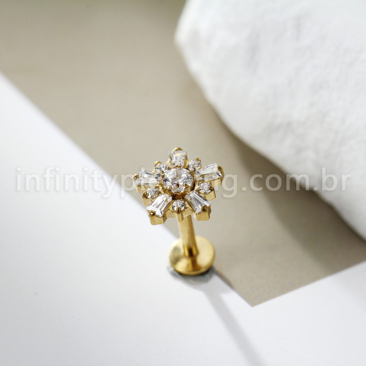 Piercing Labret Titânio Flor Zircônia Cravejada