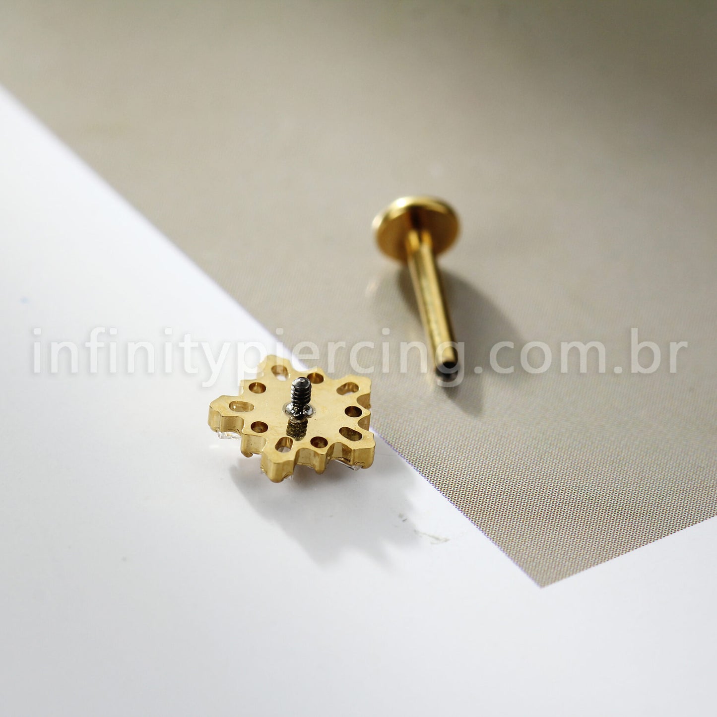 Piercing Labret Titânio Flor Zircônia Cravejada
