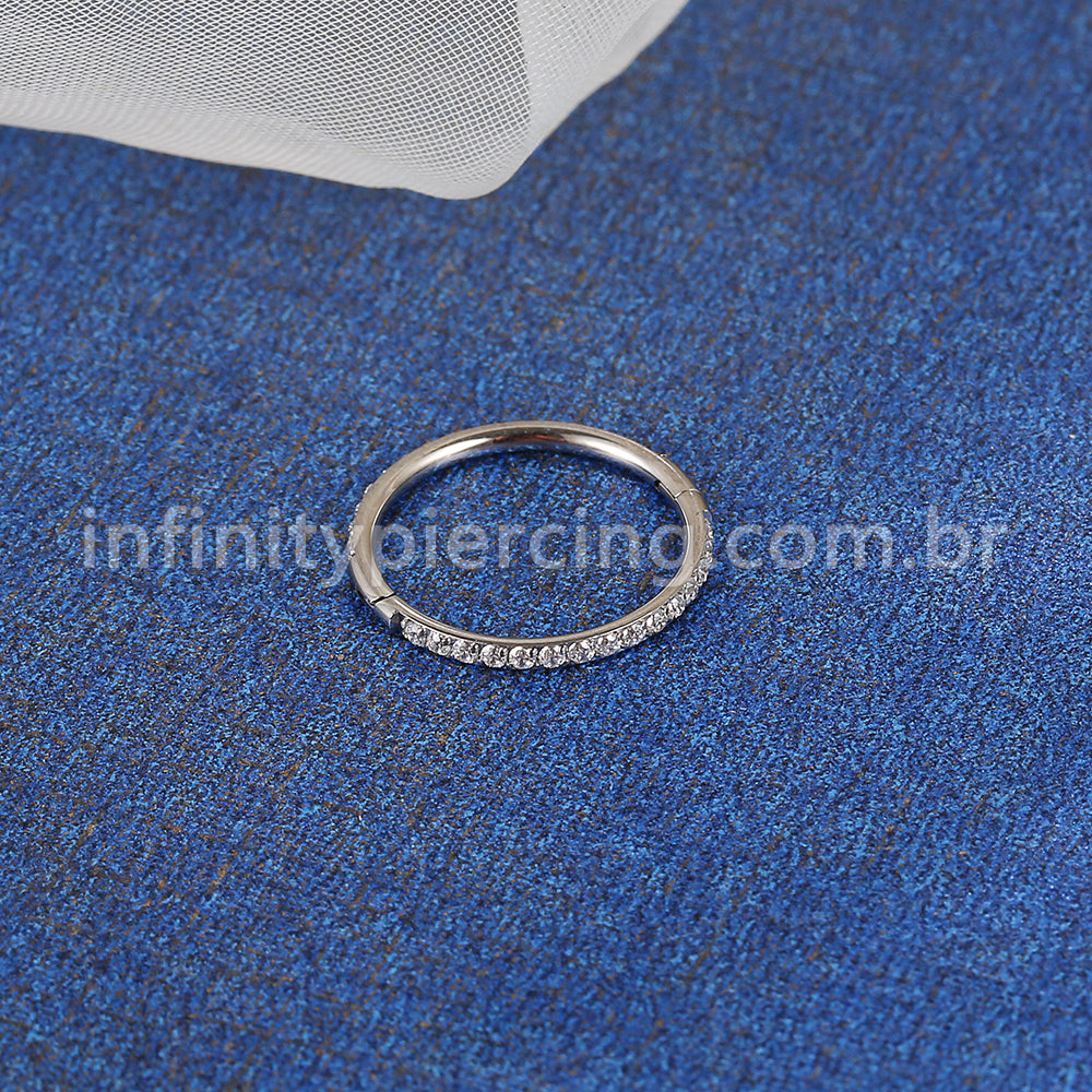 Piercing Argola Titânio Abertura Meio a Meio Zircônia Cravejada Lateral Completa