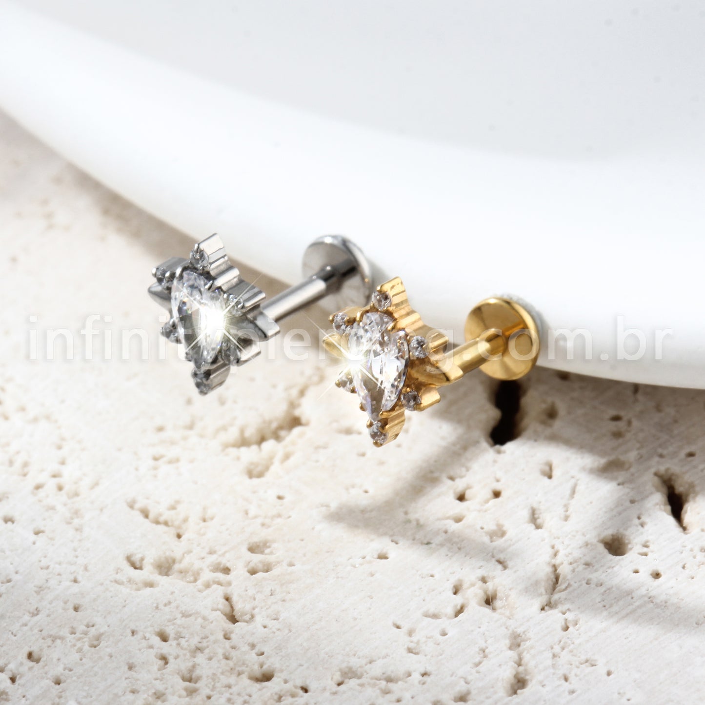 Piercing Labret Titânio Gota Com Detalhes Zircônia Cravejada