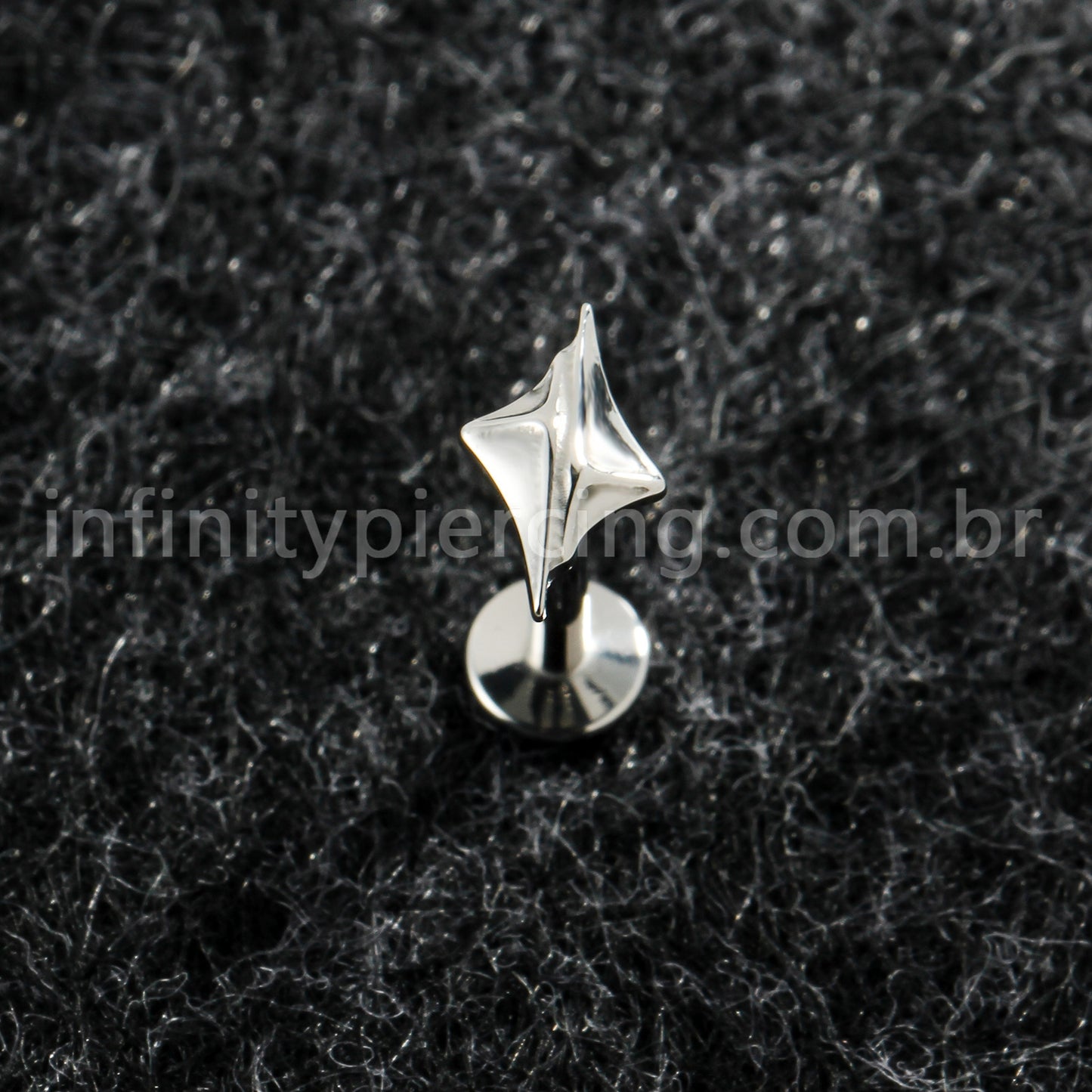 Piercing Labret Titânio Deltoid Detalhado