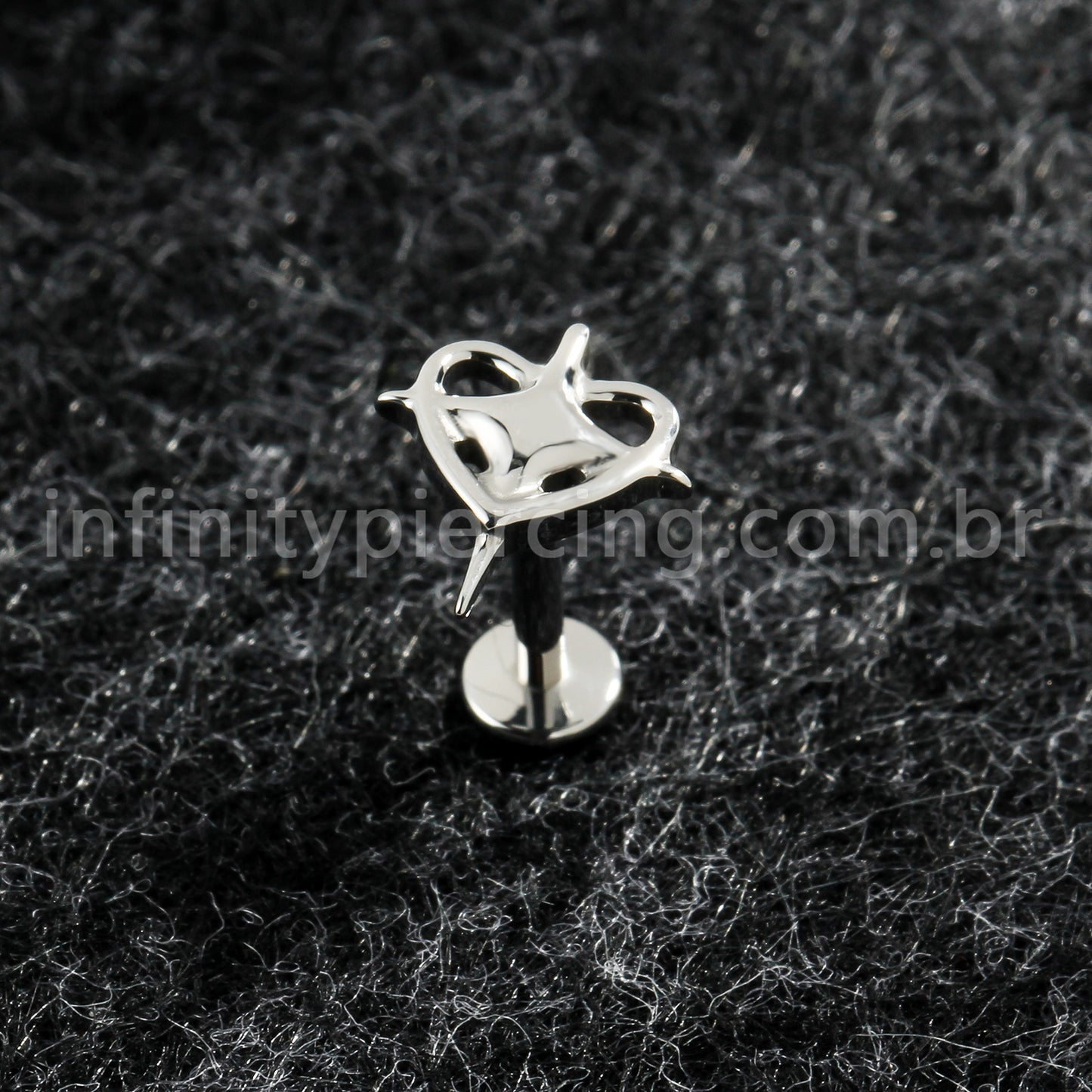 Piercing Labret Titânio Coração Com Estrela De 4 Pontas