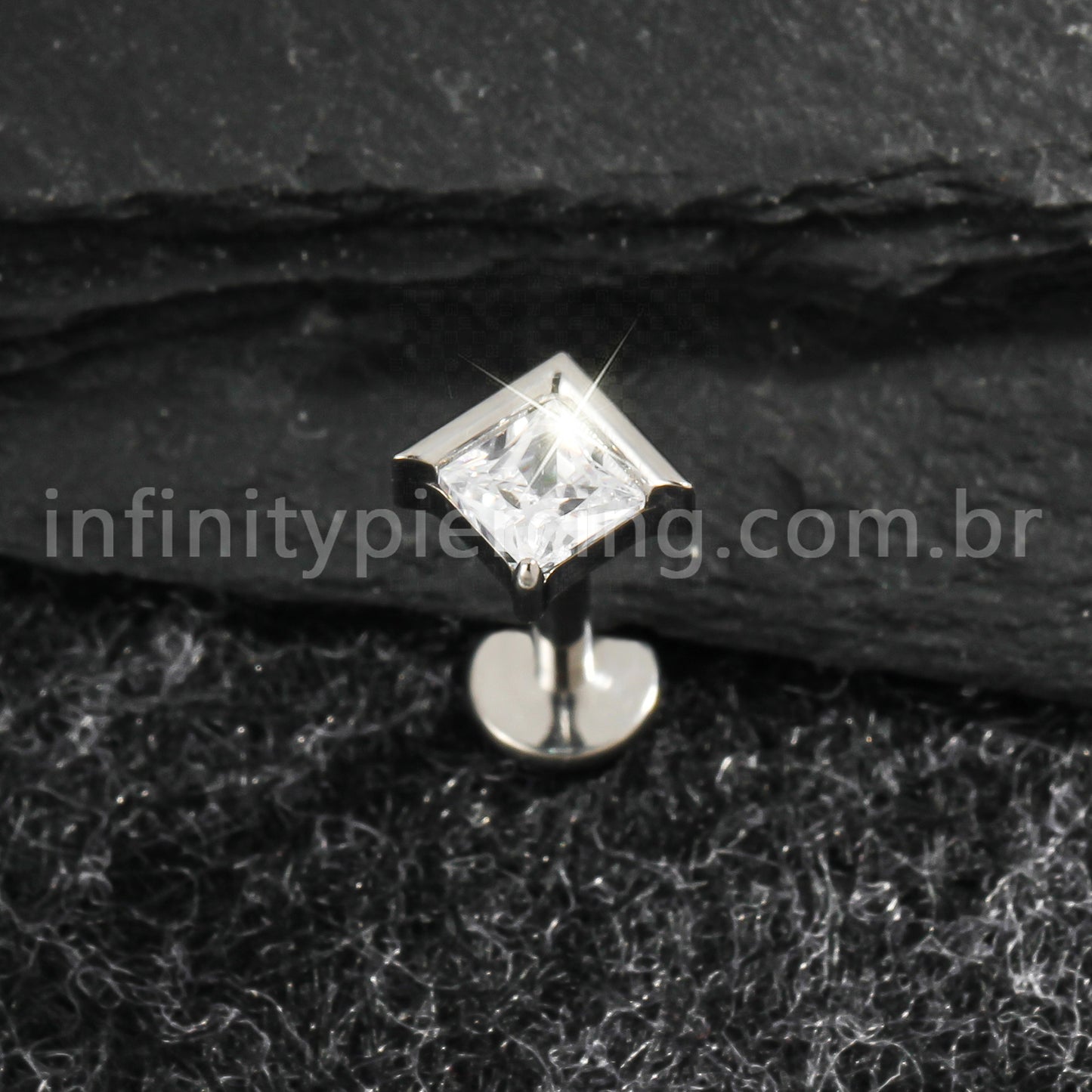 Piercing Labret Titânio Zircônia Losango Cravejada