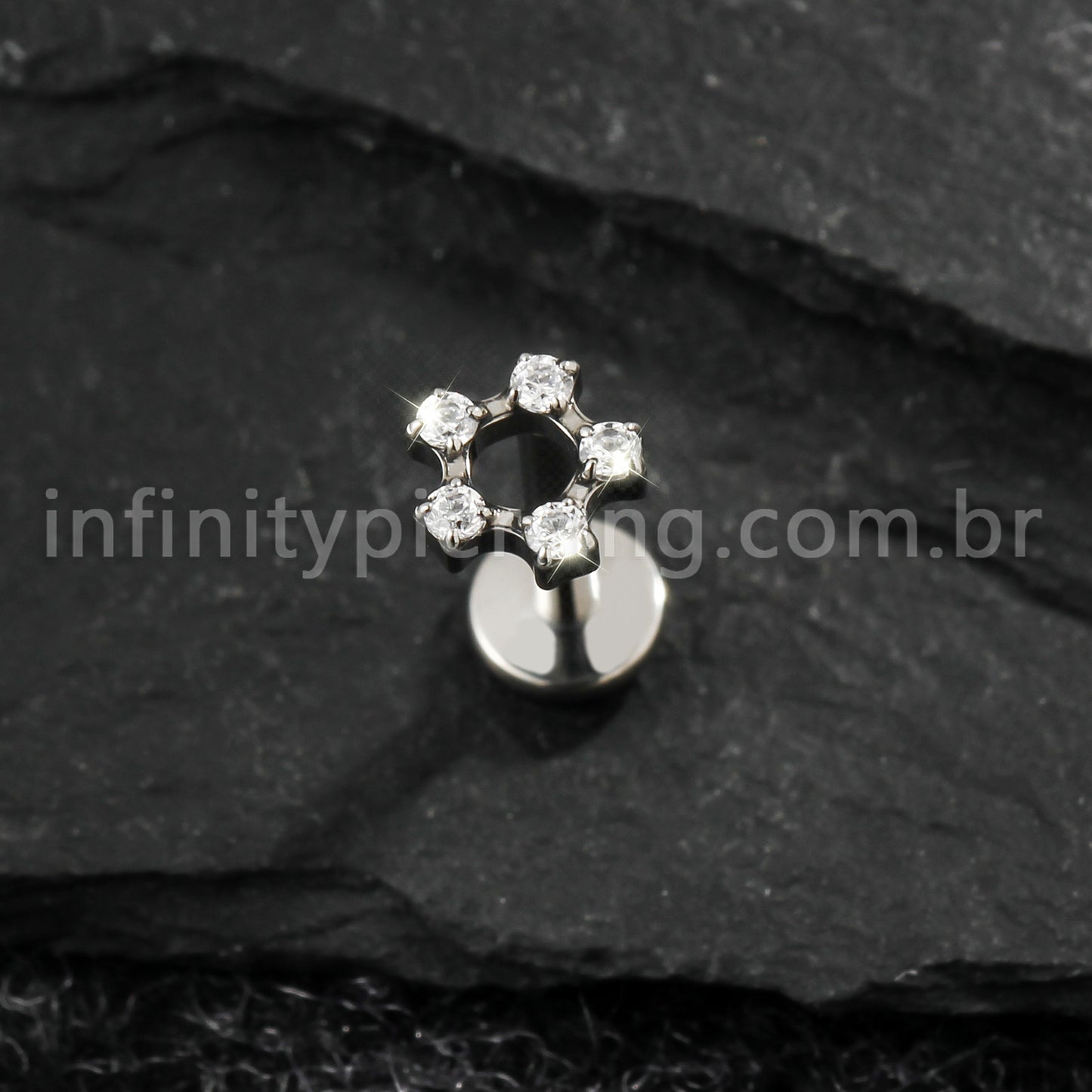 Piercing Labret Titânio Flor Vazada Zircônia Cravejada