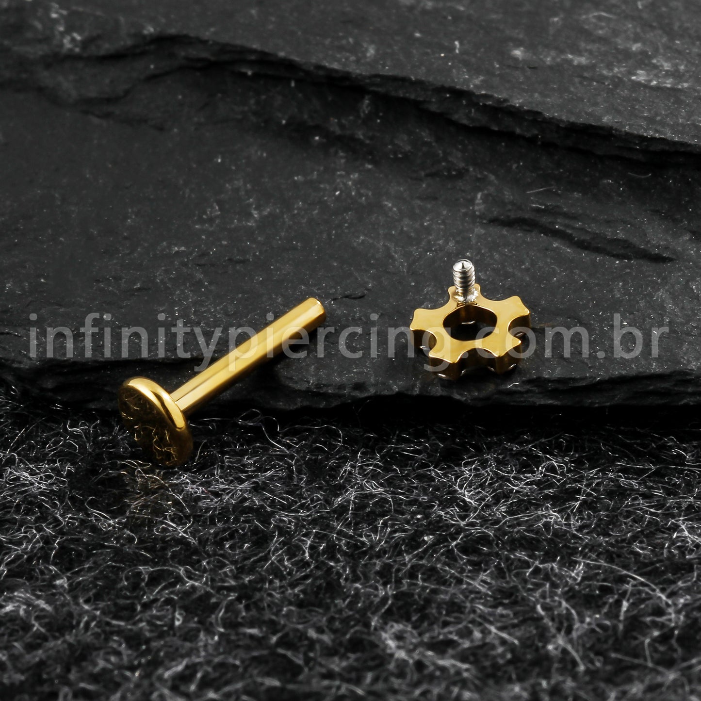 Piercing Labret Titânio Flor Vazada Zircônia Cravejada