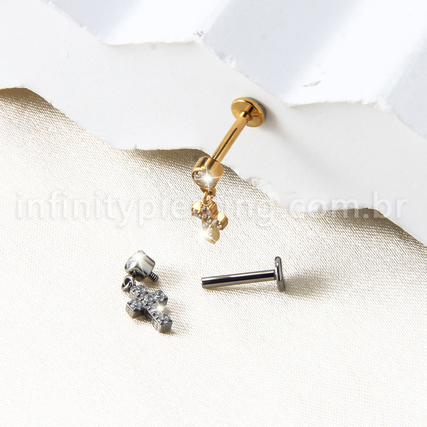 Piercing Labret Titânio Com Pingente Cruz Zircônia Cravejada