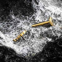 Piercing Labret Titânio Meia Flor Zircônia Cravejada