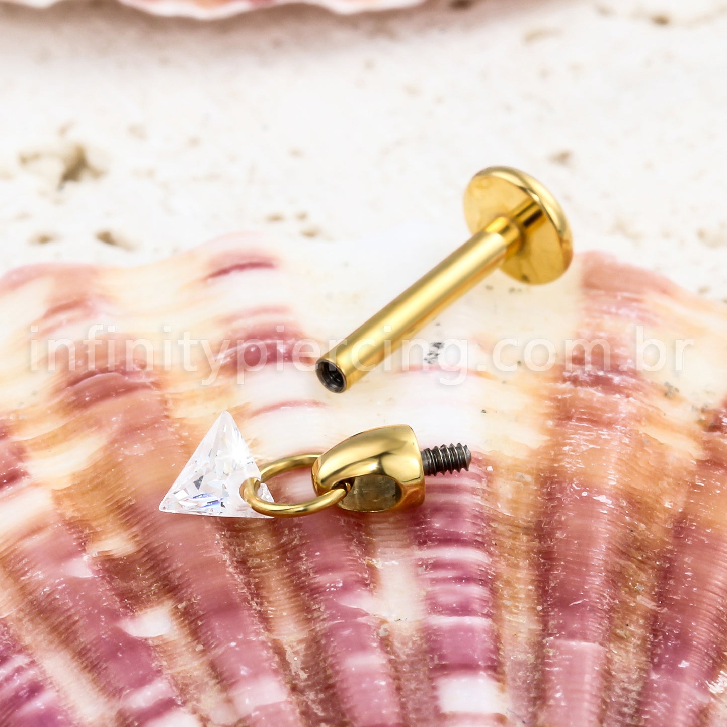 Piercing Labret Titânio Com Pingente Triângulo