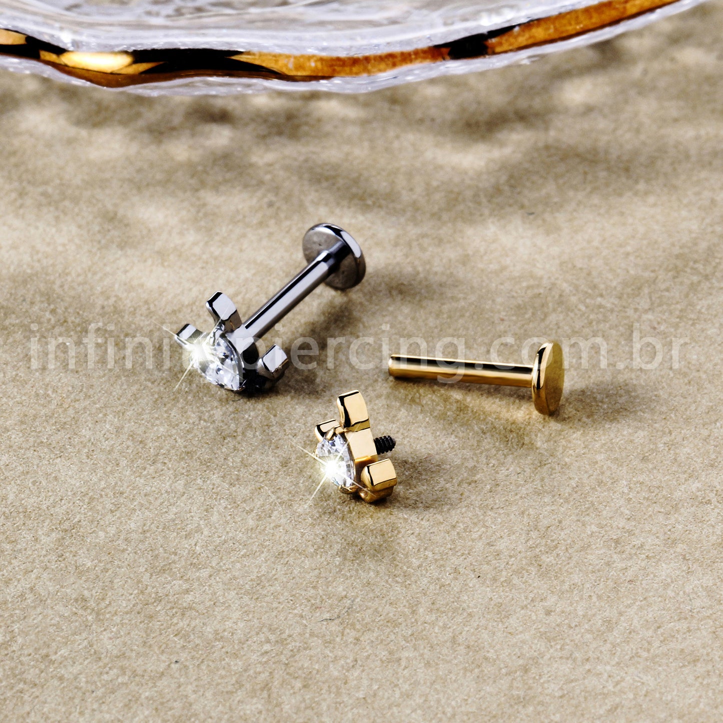 Piercing Labret Titânio Zircônia Coração Diabinho