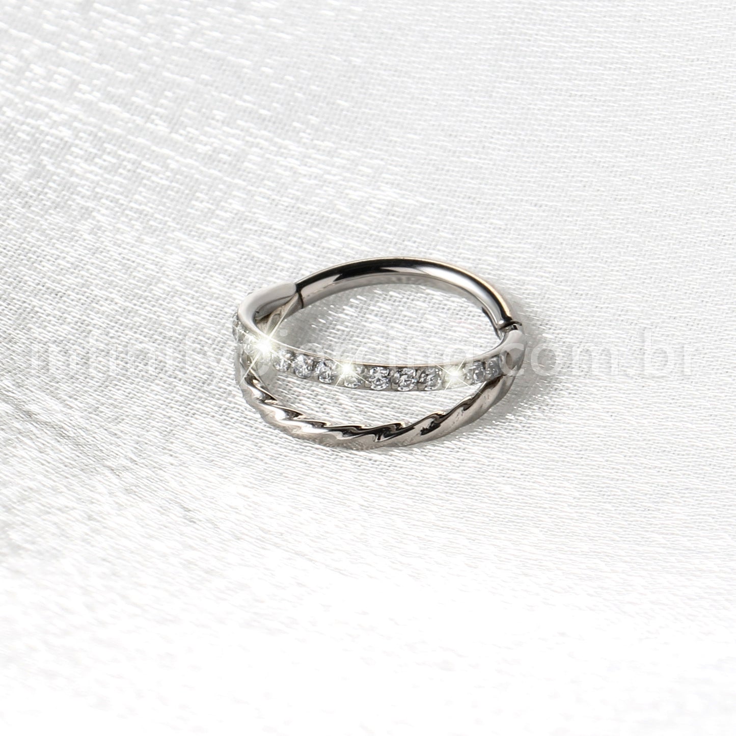 Piercing Argola Titânio Duas Fileiras Torcida/Zircônia Cravejada