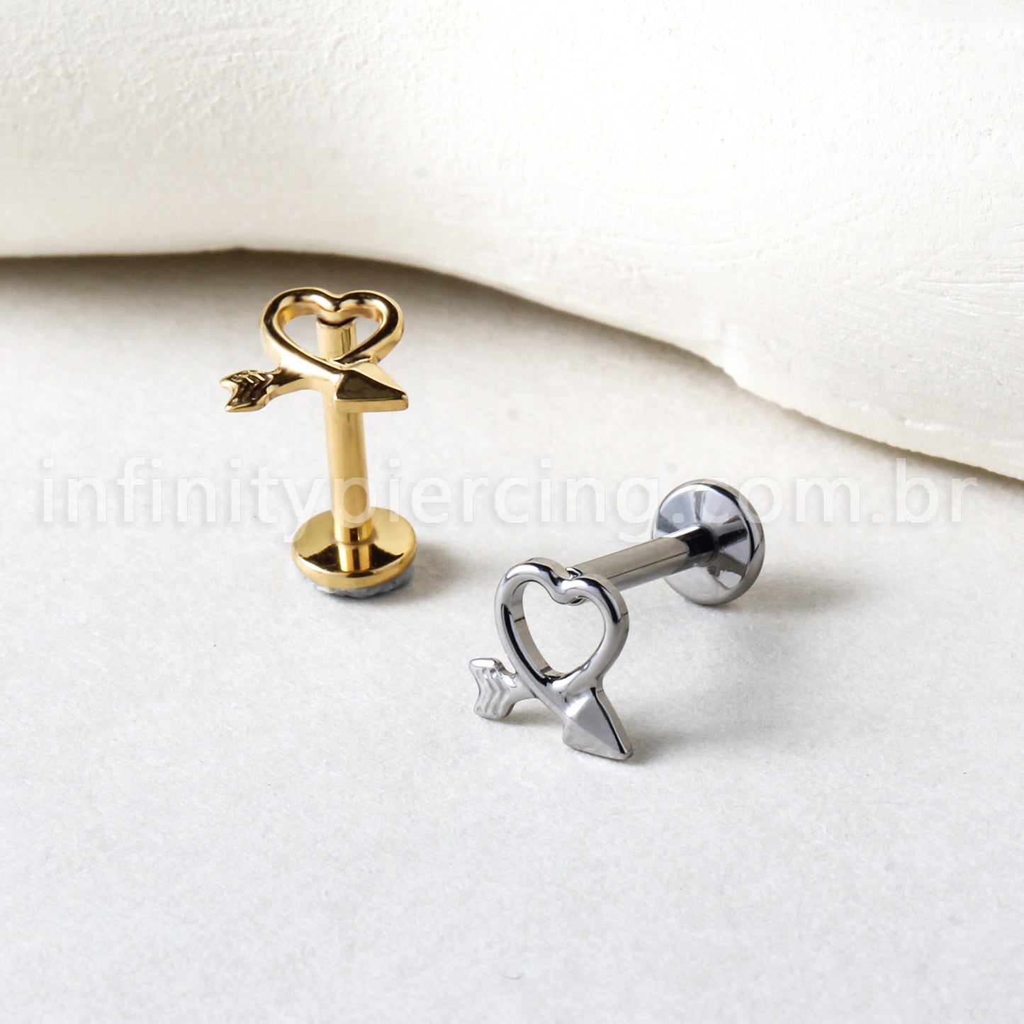 Piercing Labret Titânio Coração/Flecha