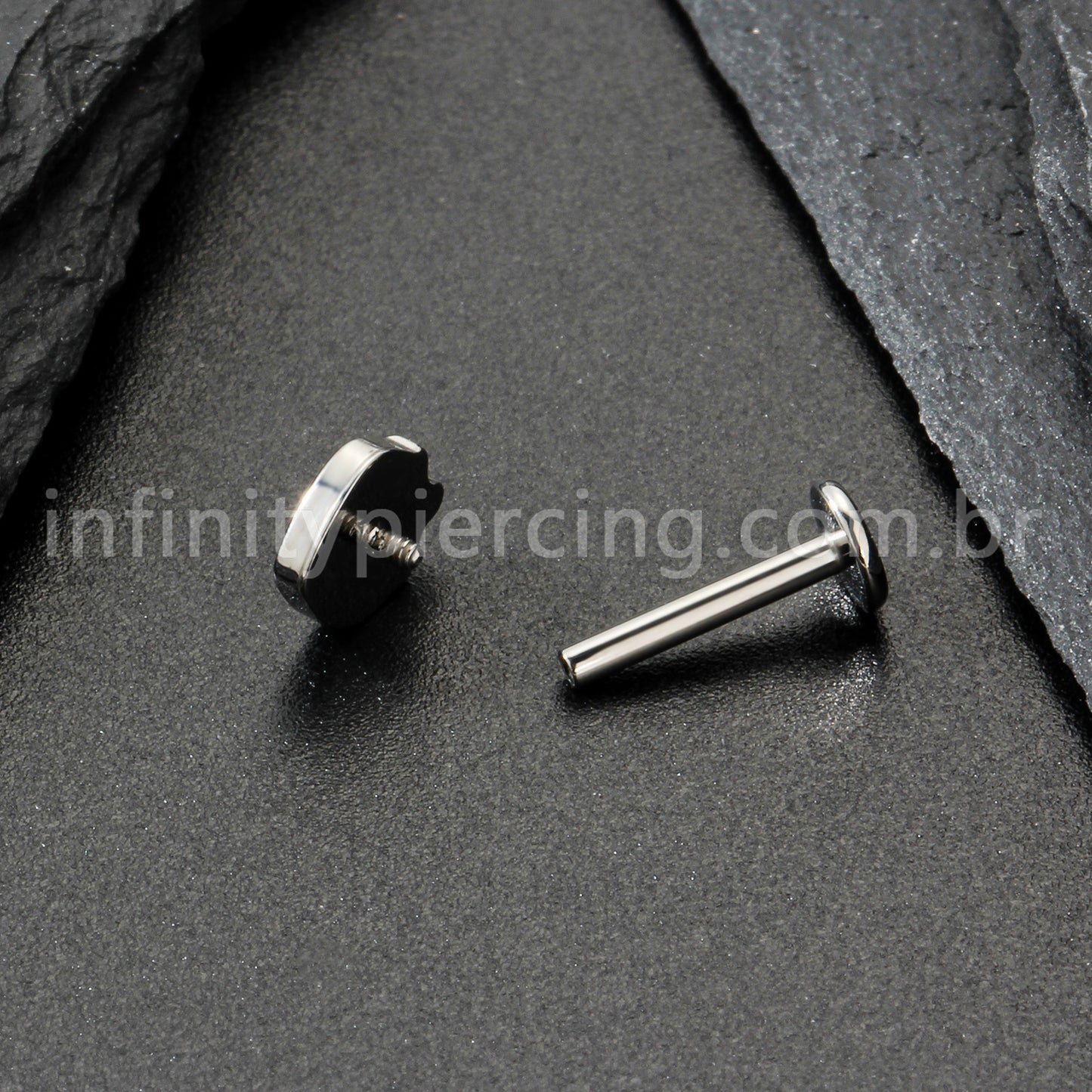 Piercing Labret Titânio Moranguinho