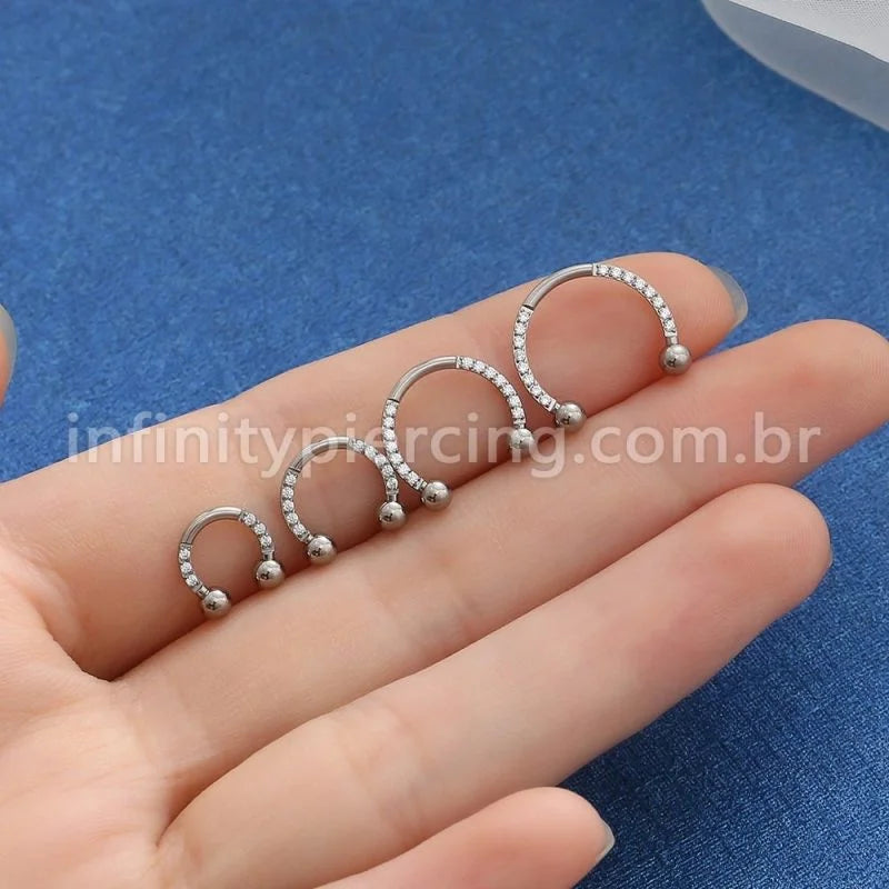 Piercing Ferradura Rosca Interna Titânio Zircônia Cravejada